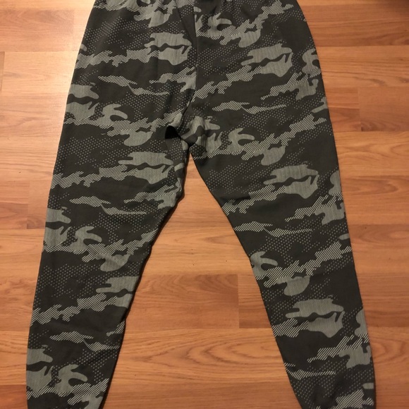 CALVIN KLEIN~Men’s grey camo lounge pants. Size M - Picture 7 of 12